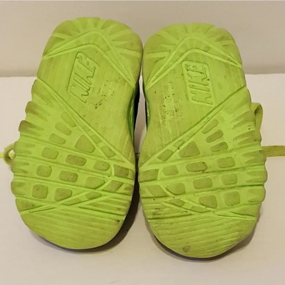 Boys Nike tennis shoes size 4c